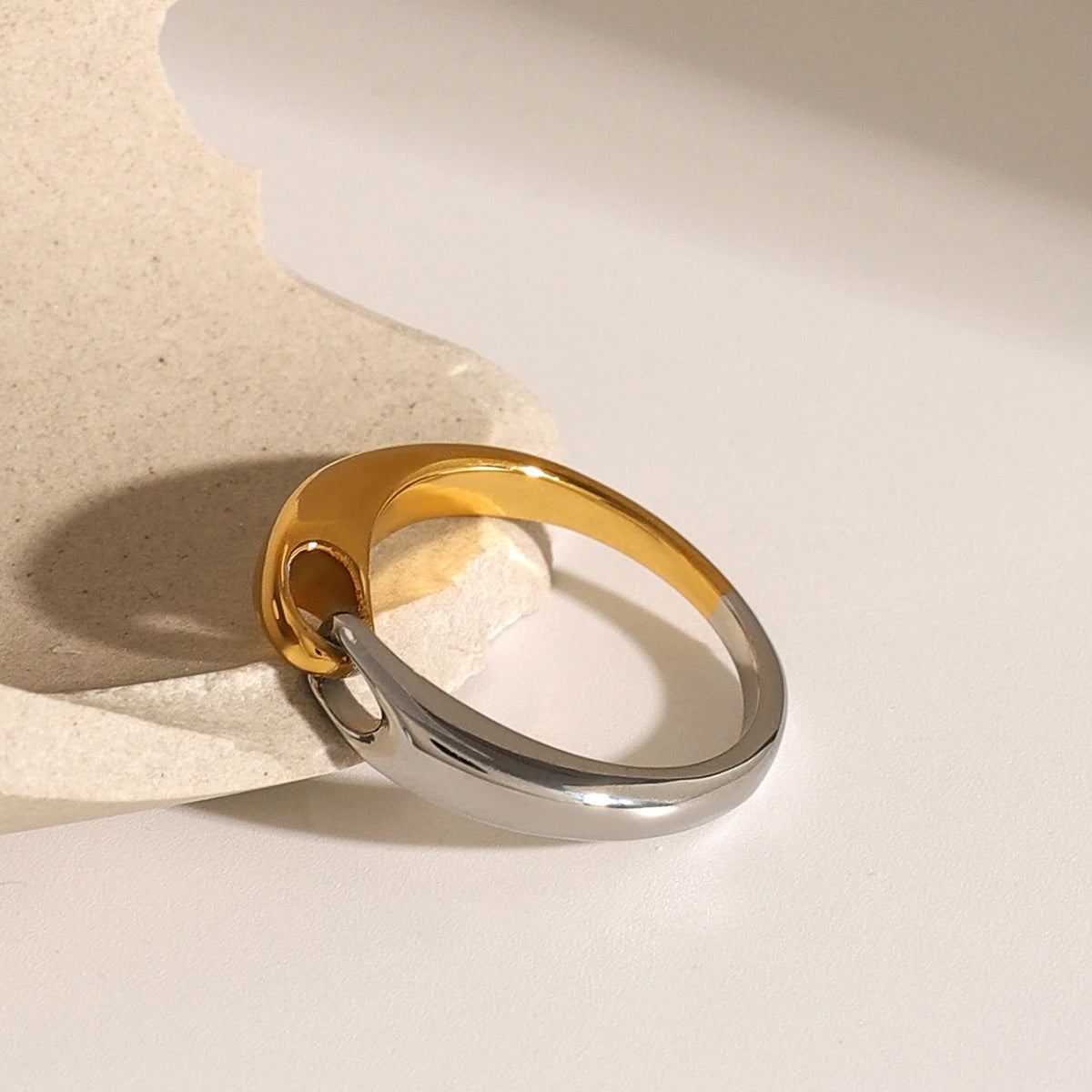 Elegant Two Tone Buckle Link Ring