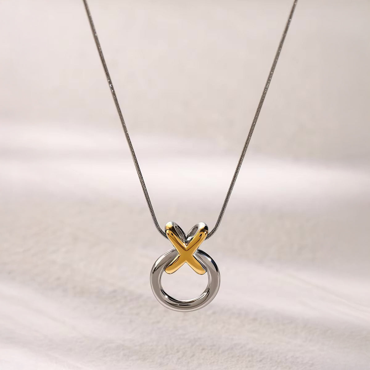 Elegant XO Interlaced Necklace