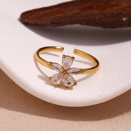 18k Feminine Five Petal Diamond Ring