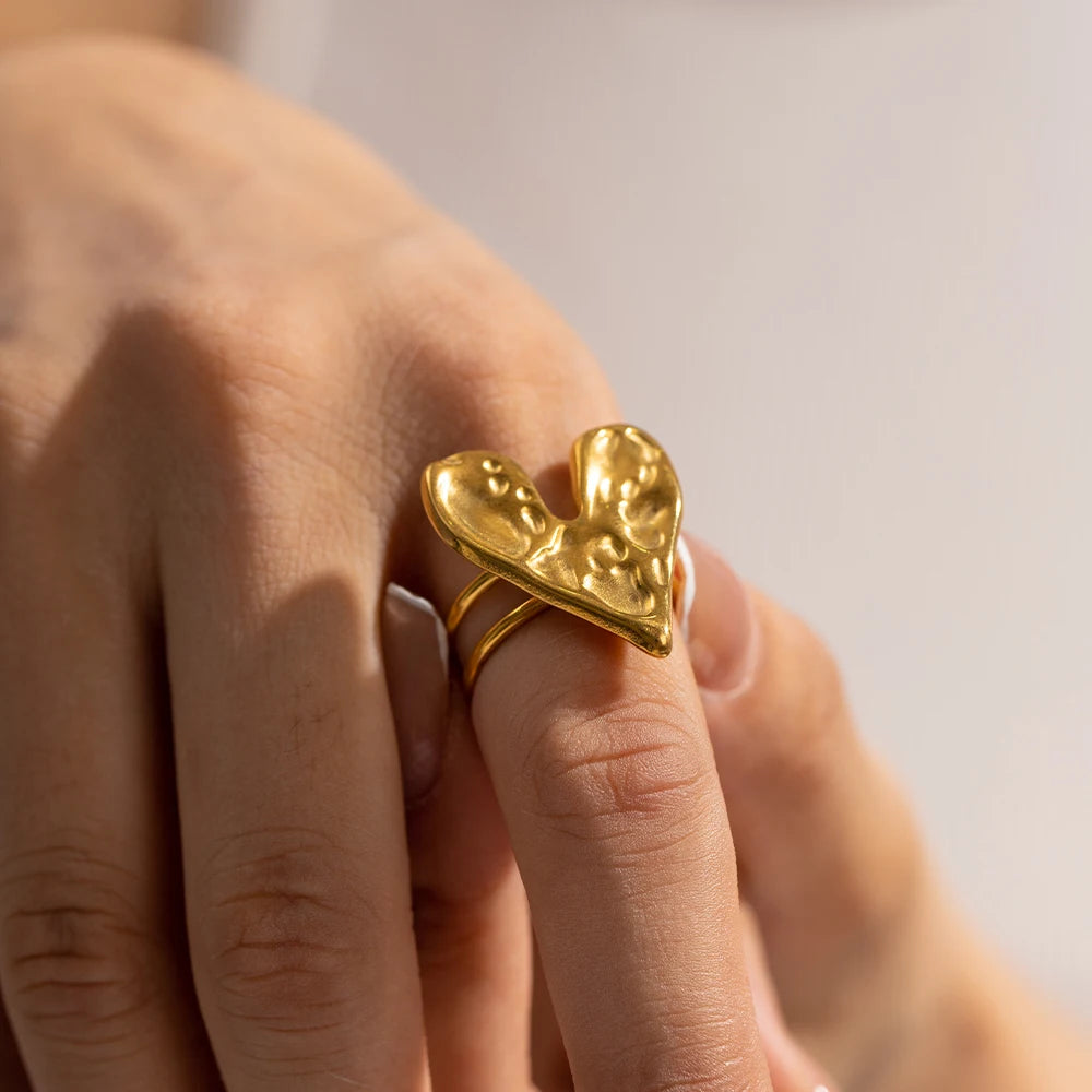 18k Hammered Textured Heart Ring