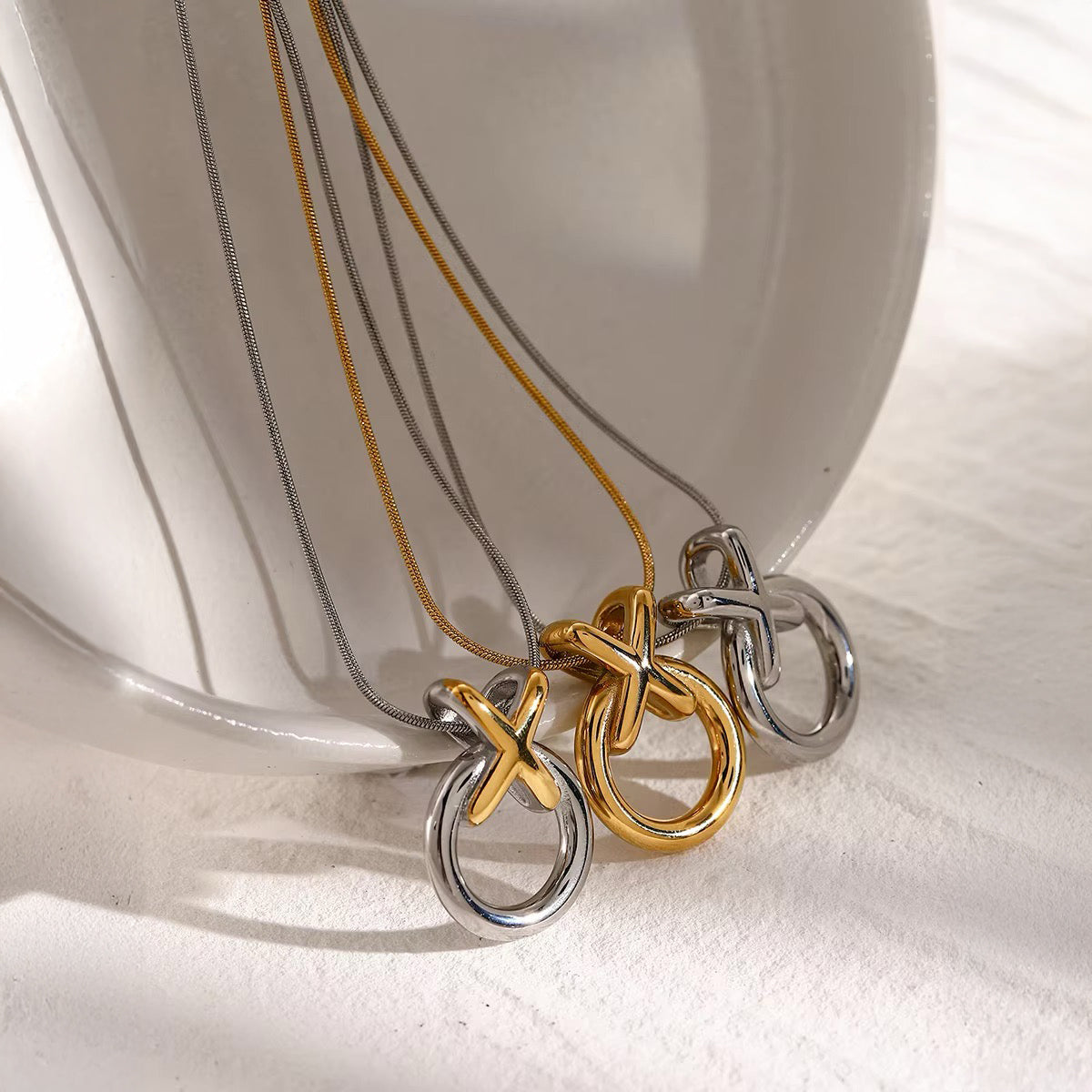 Elegant XO Interlaced Necklace