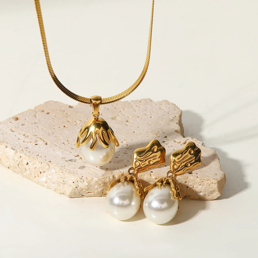 18k Blooming Pearl Necklace and Earrings