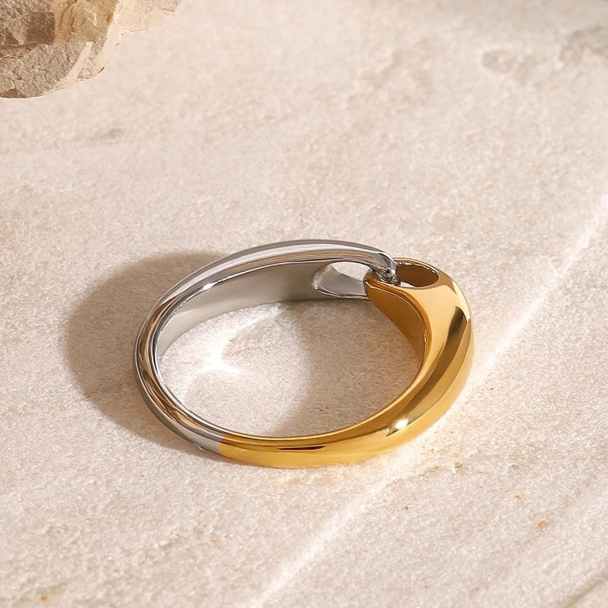 Elegant Two Tone Buckle Link Ring