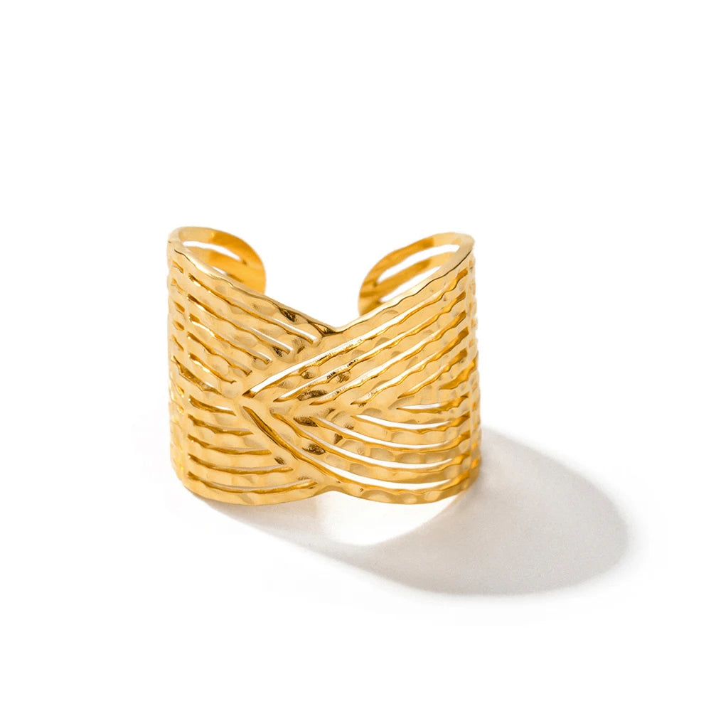 18k Elegant Wide Triangular Connect Ring