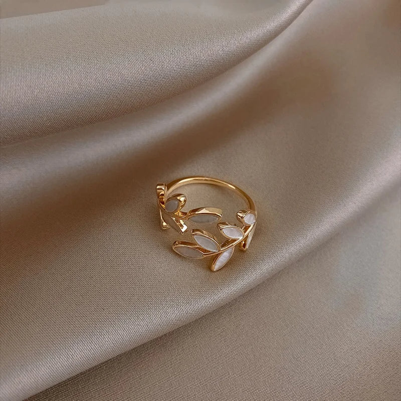 Adjustable Classy Gold Leaf Ring - Veinci