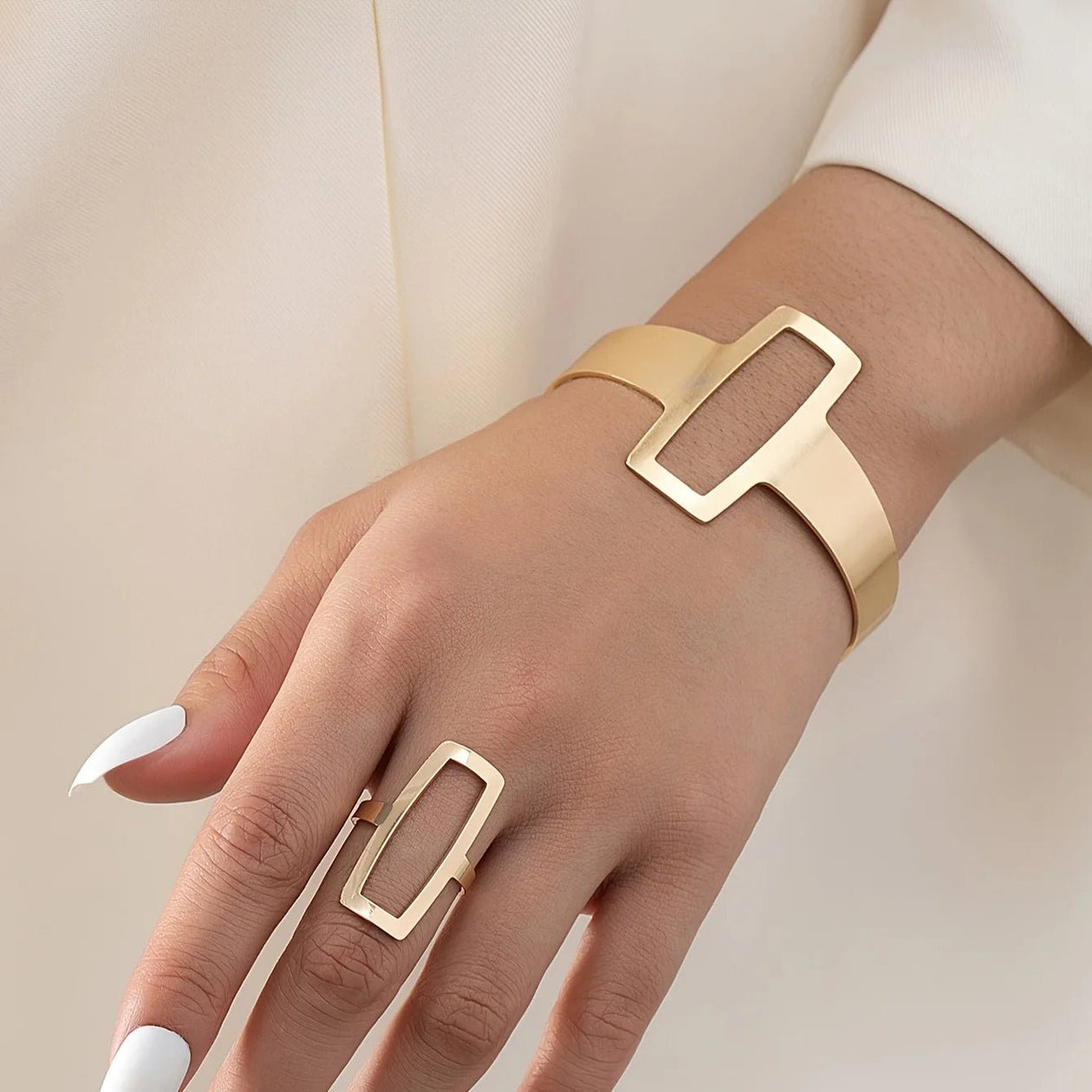 Adjustable fashion ring bracelet