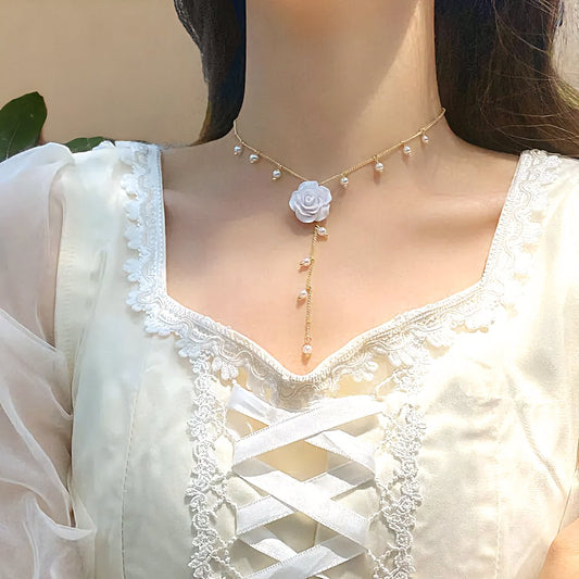 Blanc La Floral Necklace - Veinci