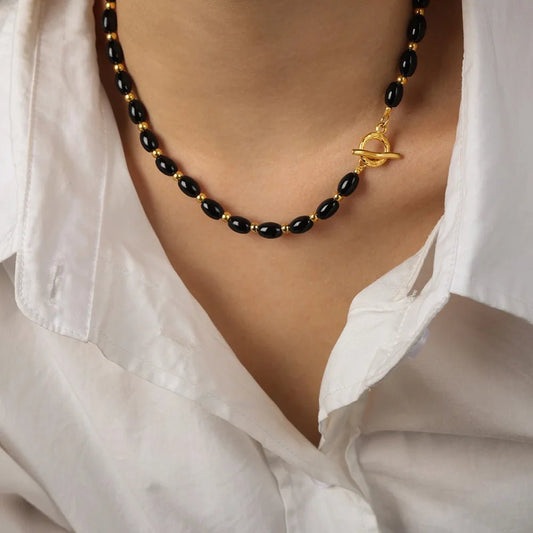 Boho Beaded Black and Gold Circle Clasp Necklace - Veinci