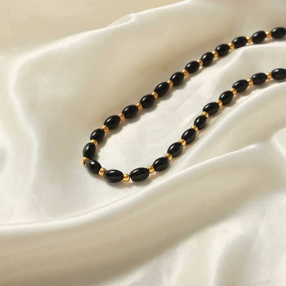 Boho Beaded Black and Gold Circle Clasp Necklace - Veinci