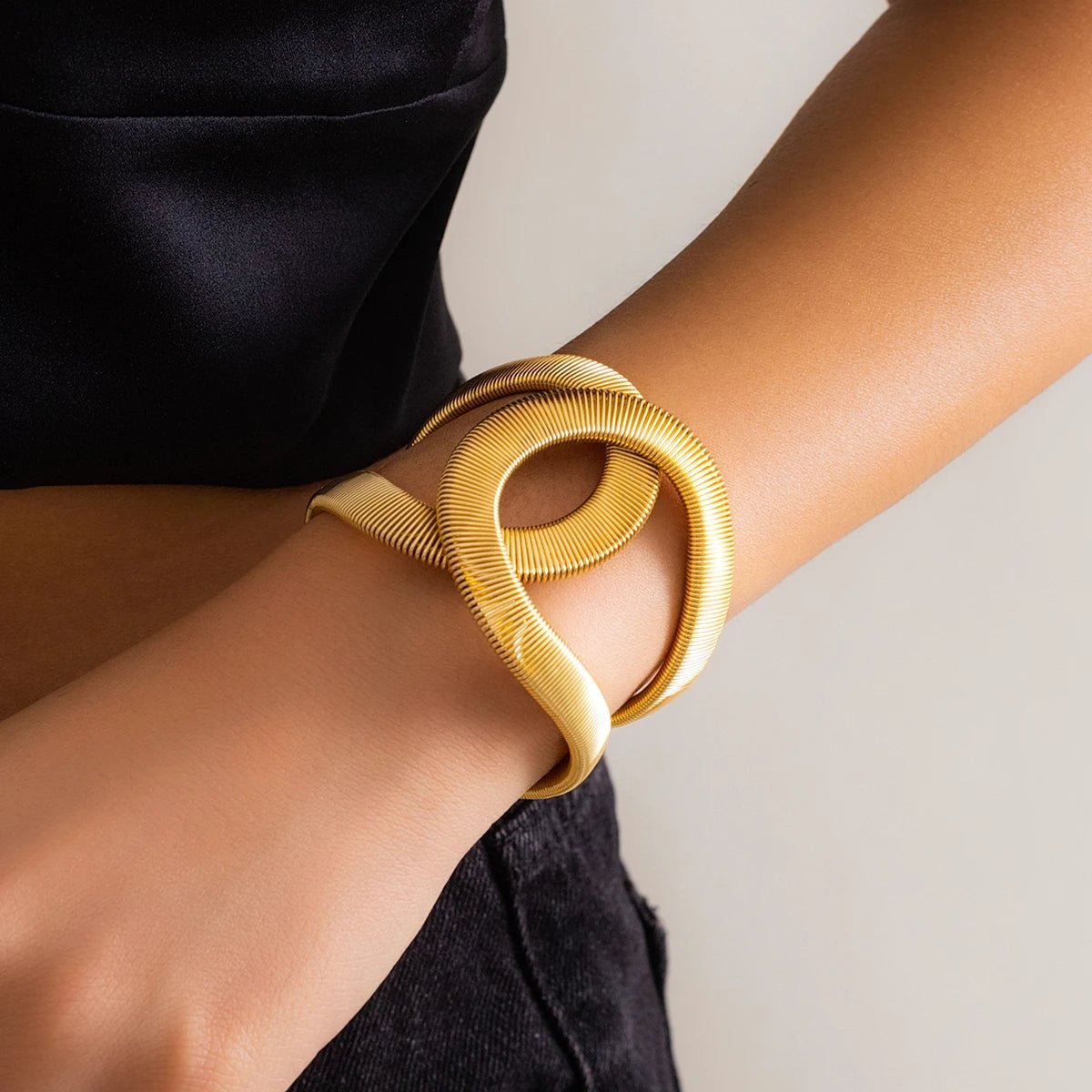 Chunky Spiral Cuff Bracelet - Veinci