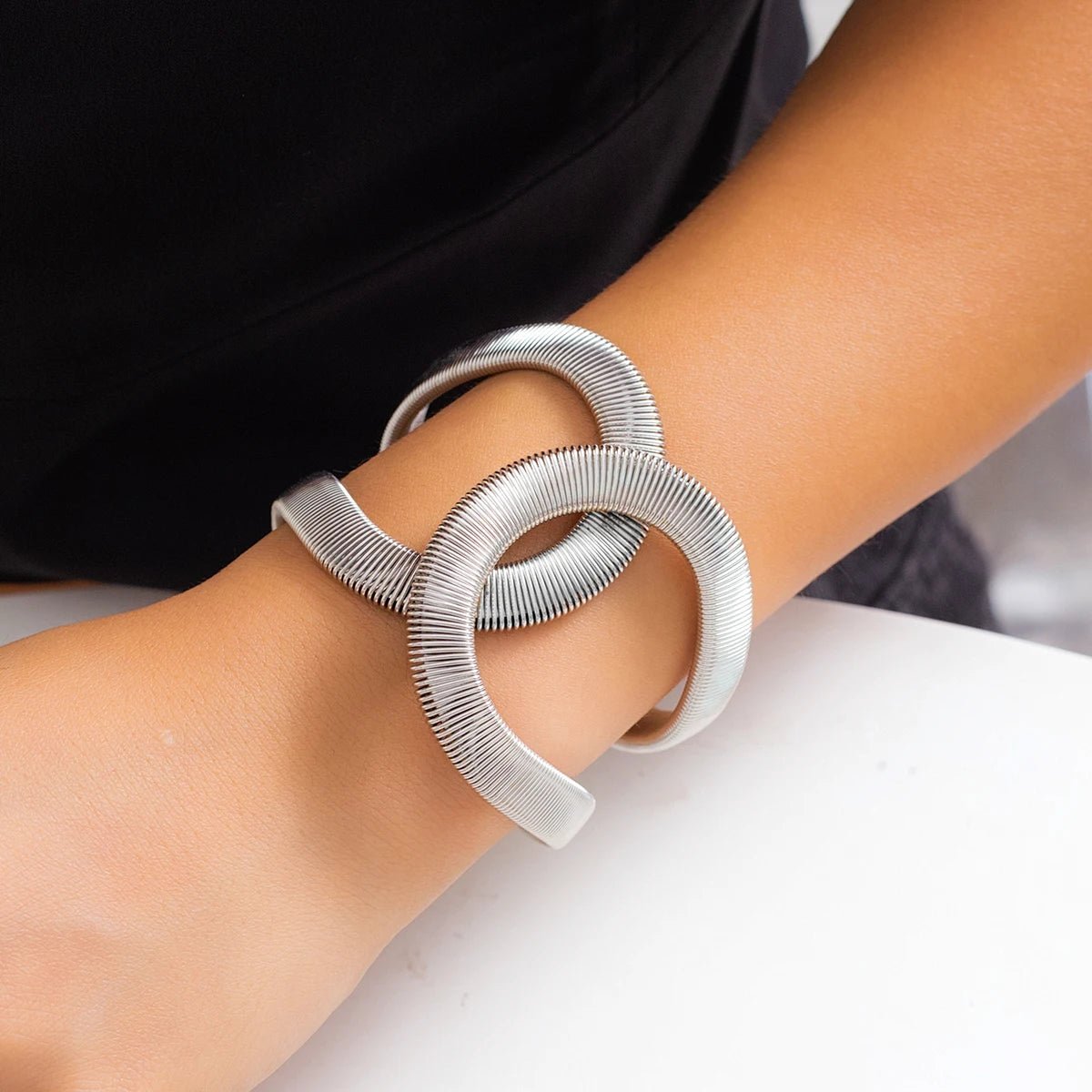 Chunky Spiral Cuff Bracelet - Veinci