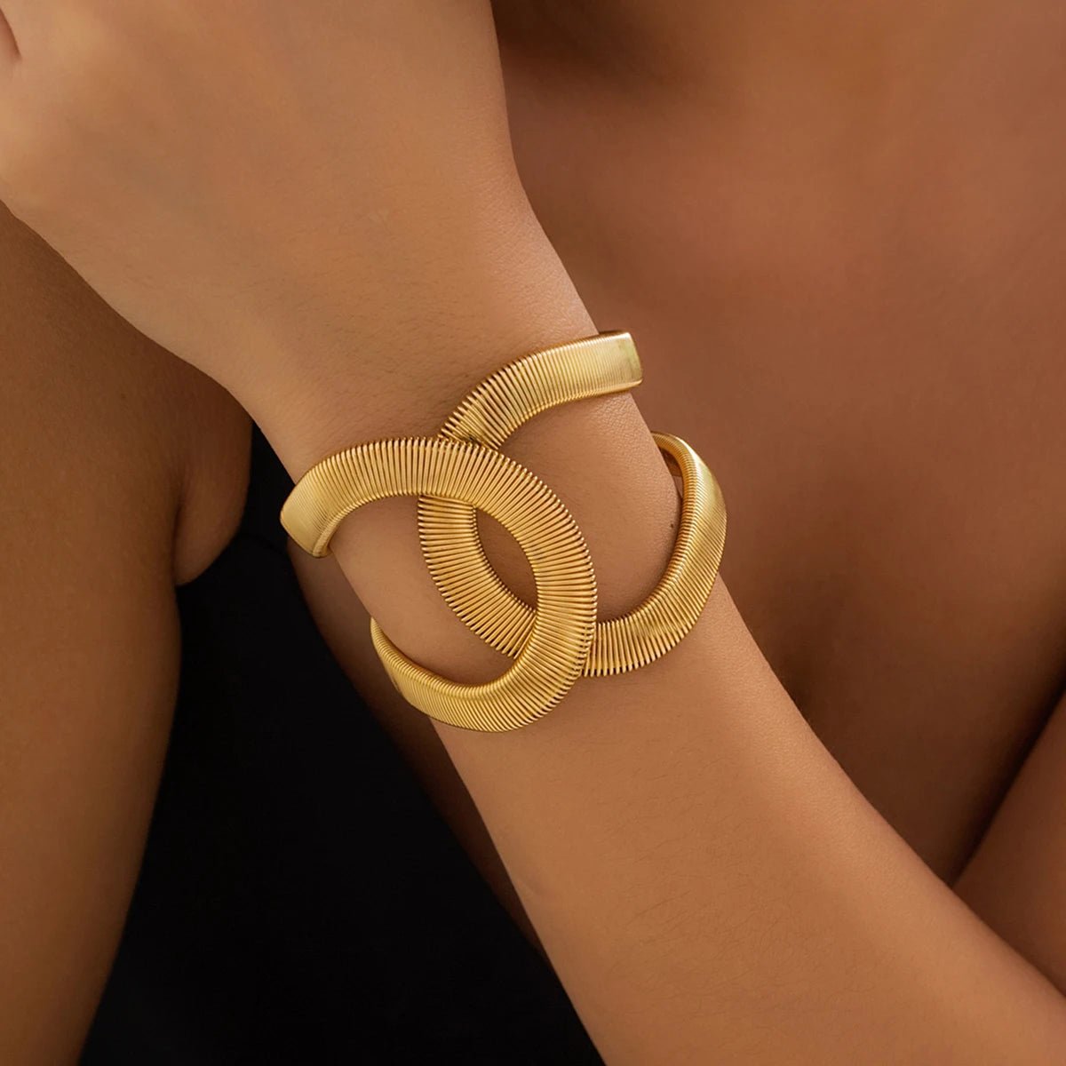 Chunky Spiral Cuff Bracelet - Veinci