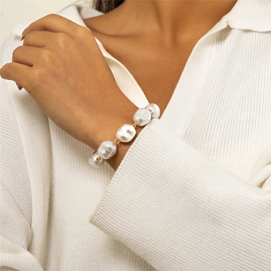 Classy Asymmetric Pearl Bracelet - Veinci