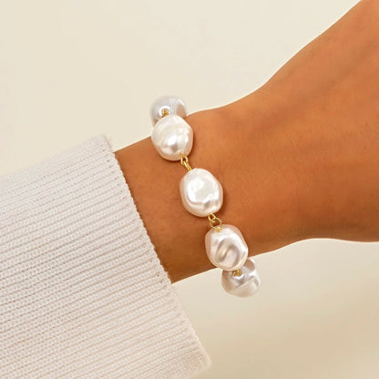 Classy Asymmetric Pearl Bracelet - Veinci