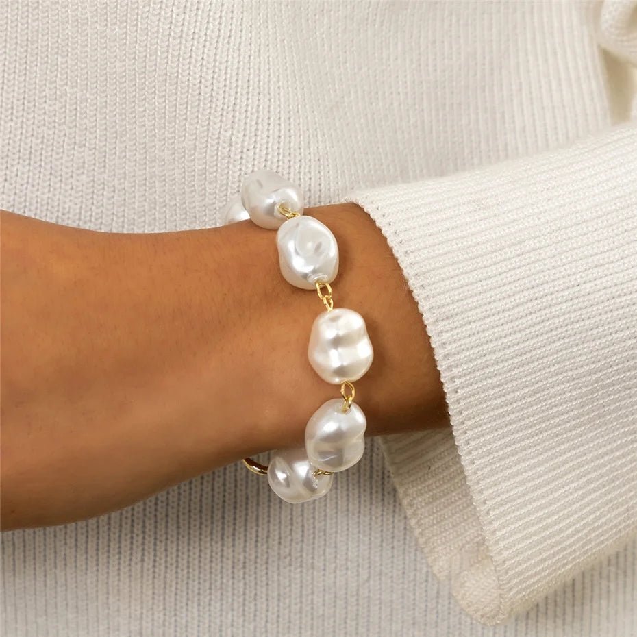 Classy Asymmetric Pearl Bracelet - Veinci