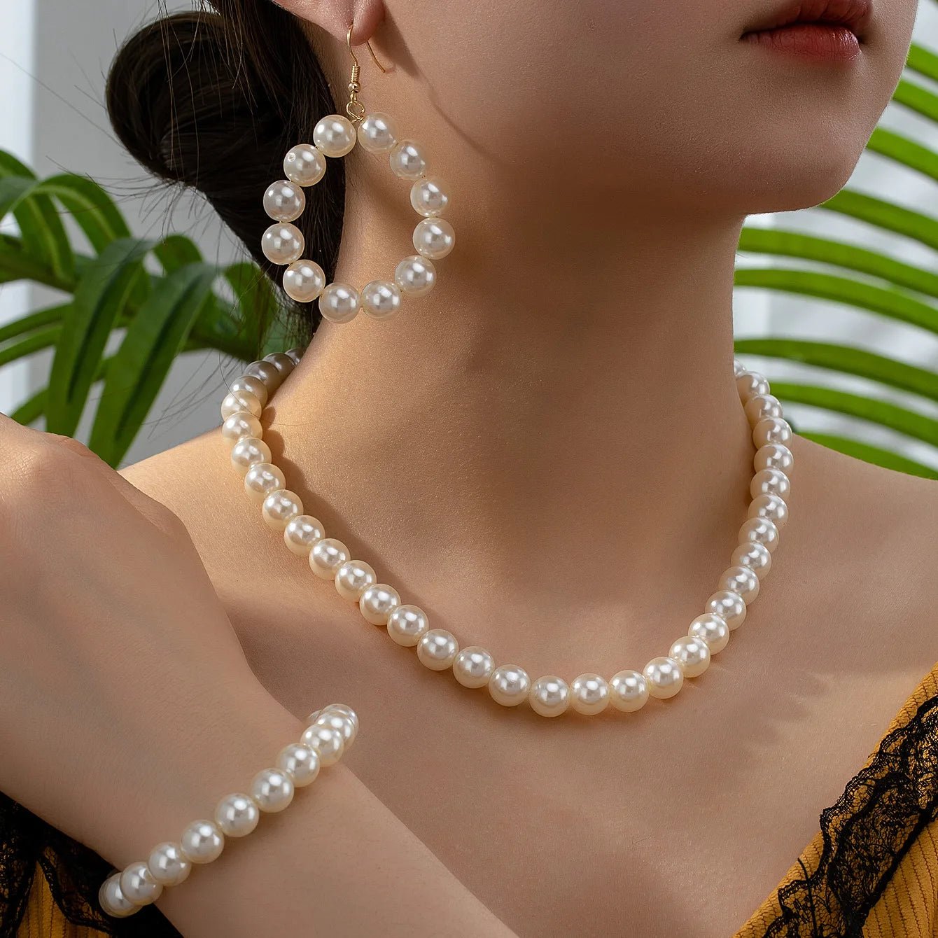 Fashion classy pearl necklace