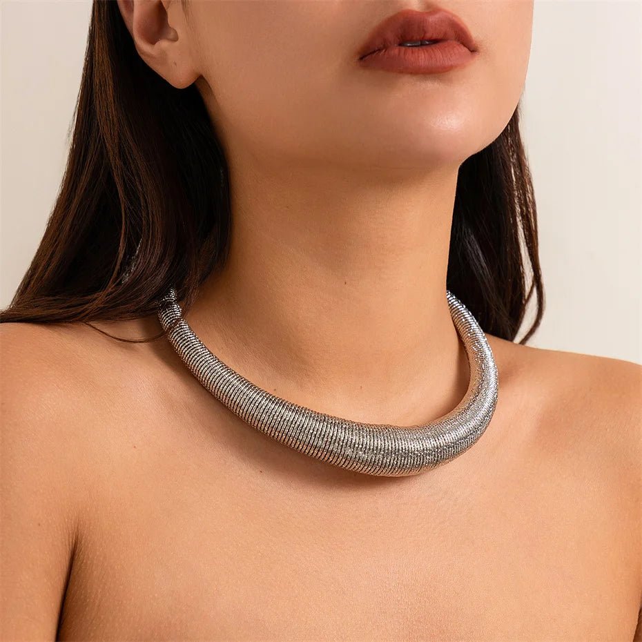 Classy Chunky Textured Choker Necklace - Veinci