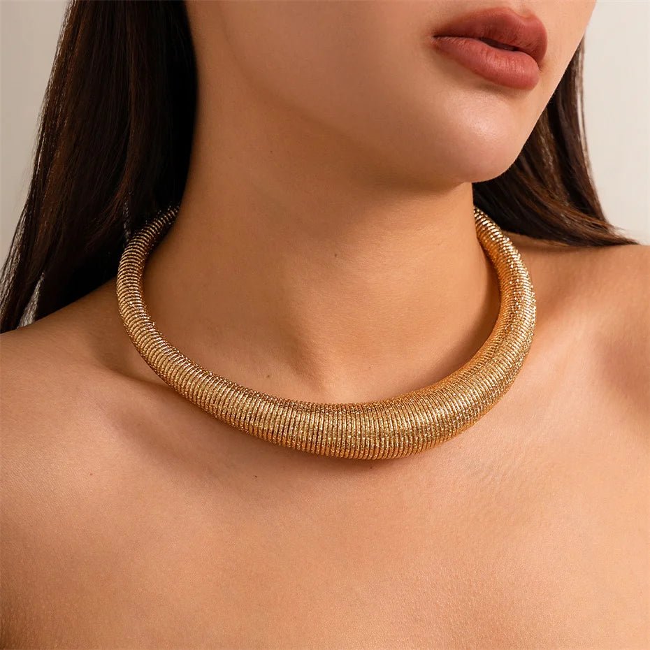 Classy Chunky Textured Choker Necklace - Veinci