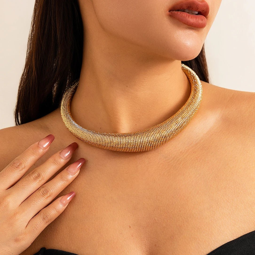 Classy Chunky Textured Choker Necklace - Veinci