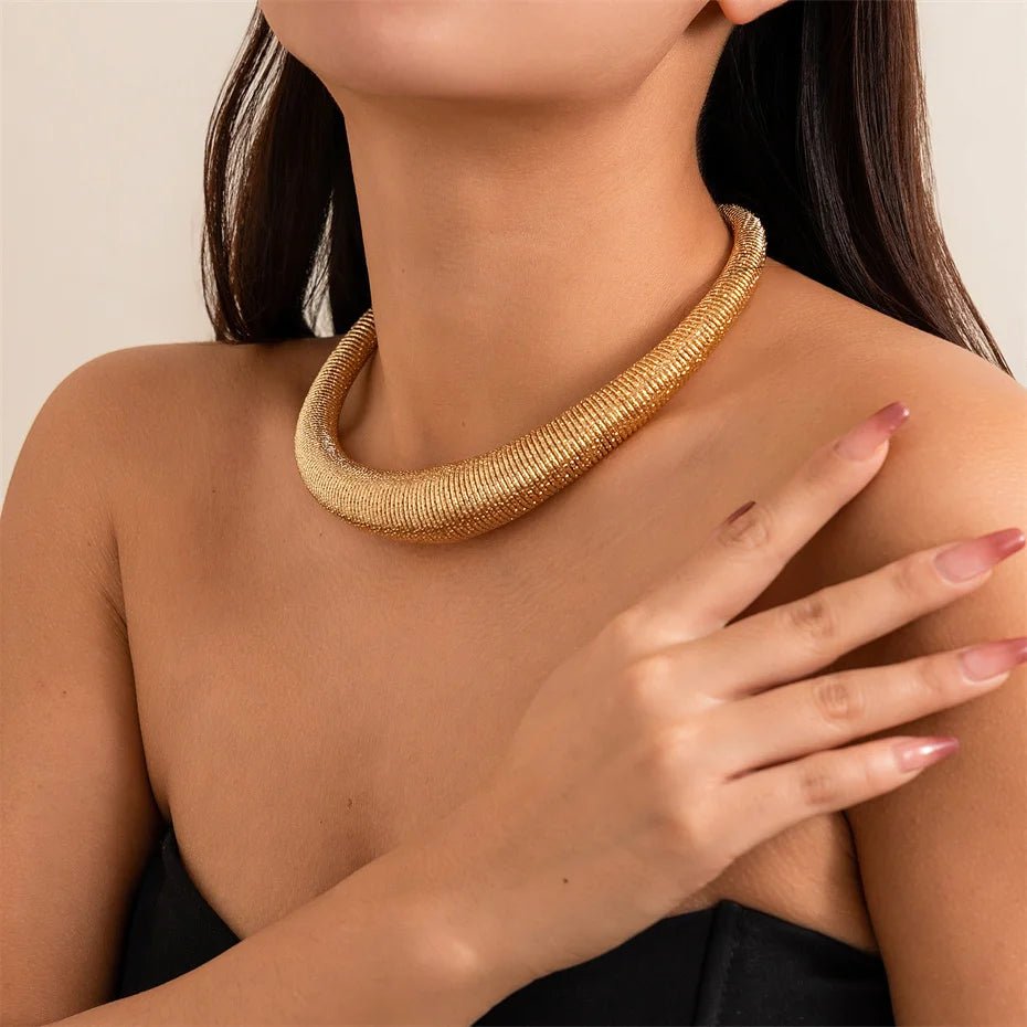 Classy Chunky Textured Choker Necklace - Veinci