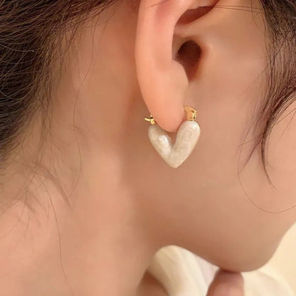 Classy Enamel Heart Earrings - Veinci
