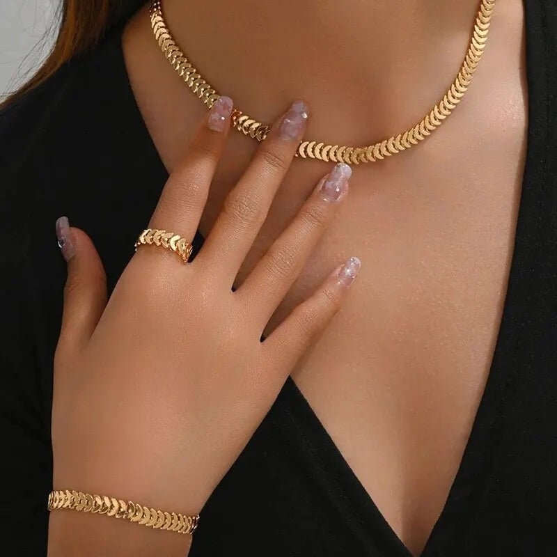 Classy Fishbone Necklace, Bracelet, and Ring Set - Veinci