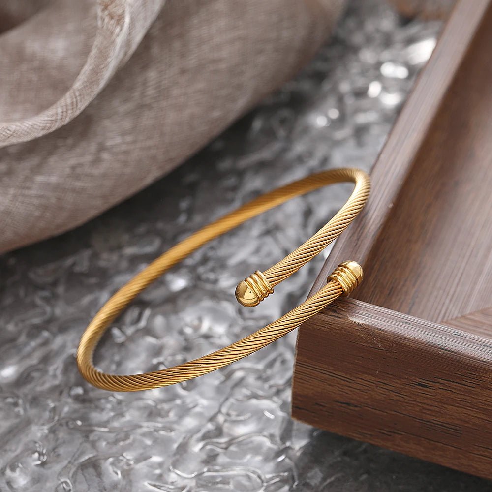 Classy Twisted Bangle Bracelet - Veinci