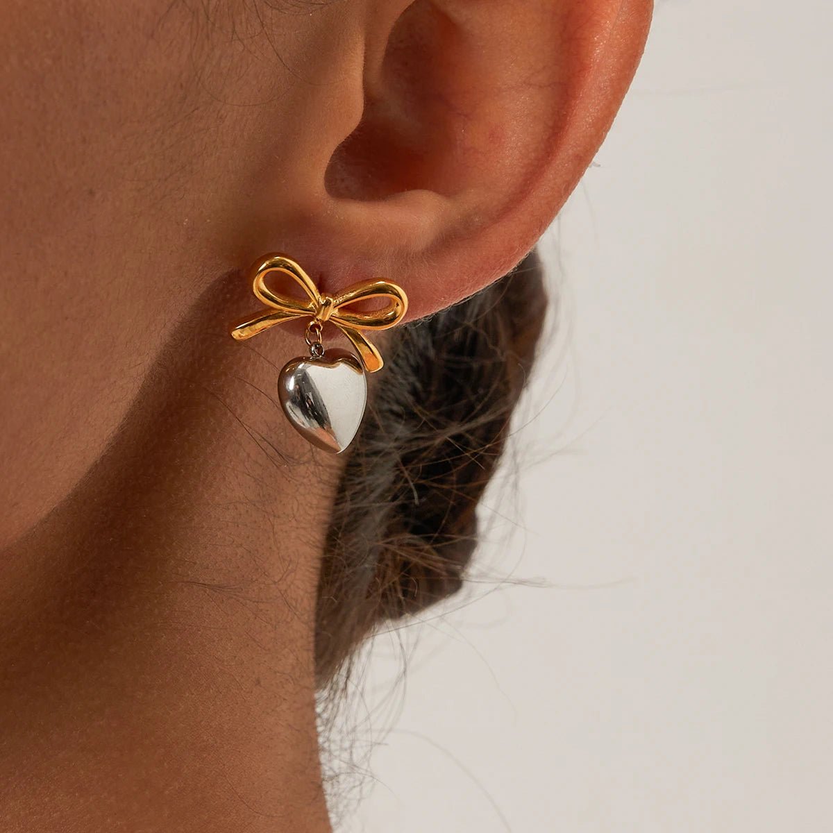 Dainty Bow Heart Earrings - Veinci