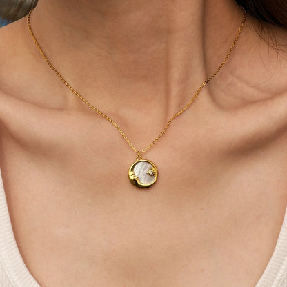 Dainty Crescent Moon & Star Pendant Necklace - Veinci