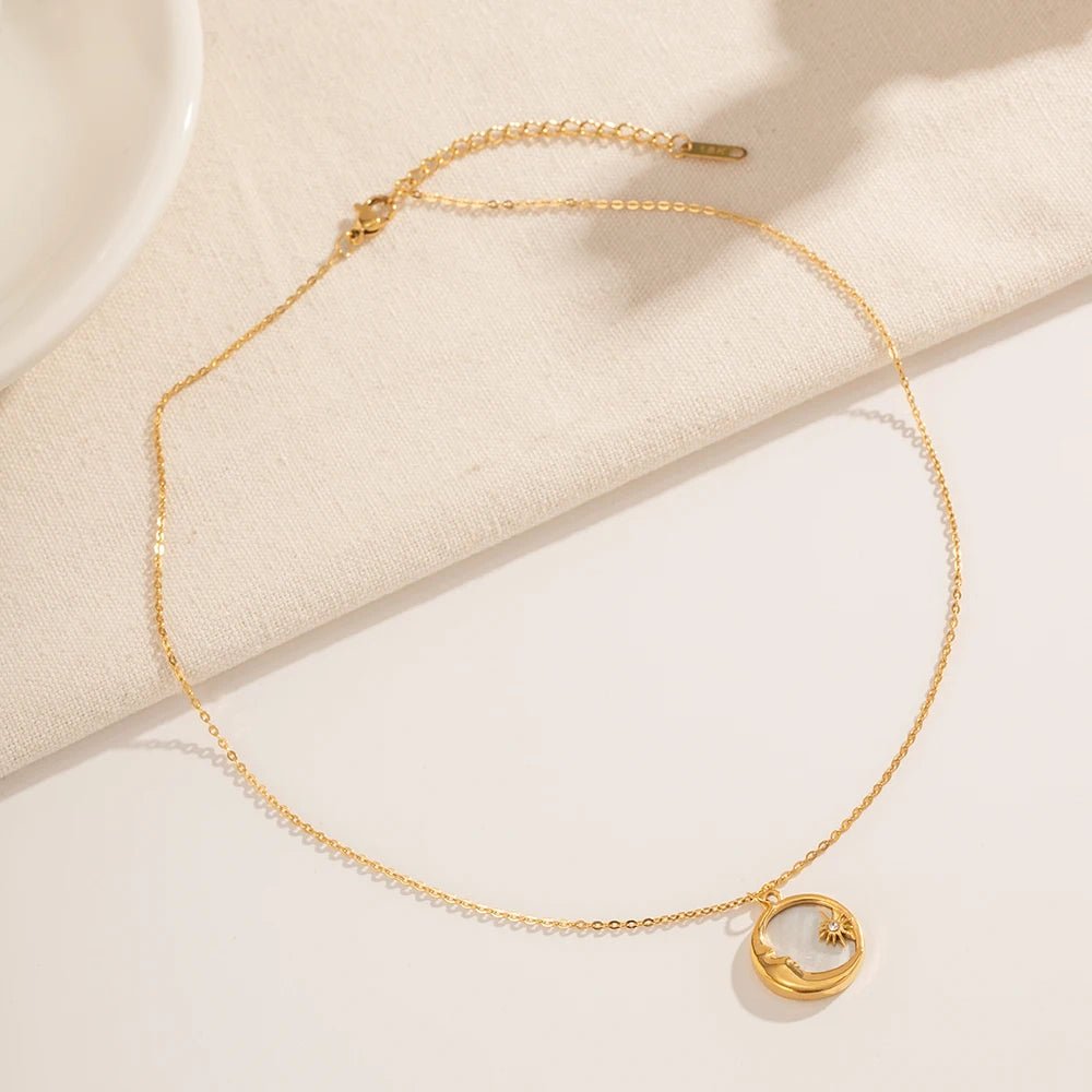 Dainty Crescent Moon & Star Pendant Necklace - Veinci