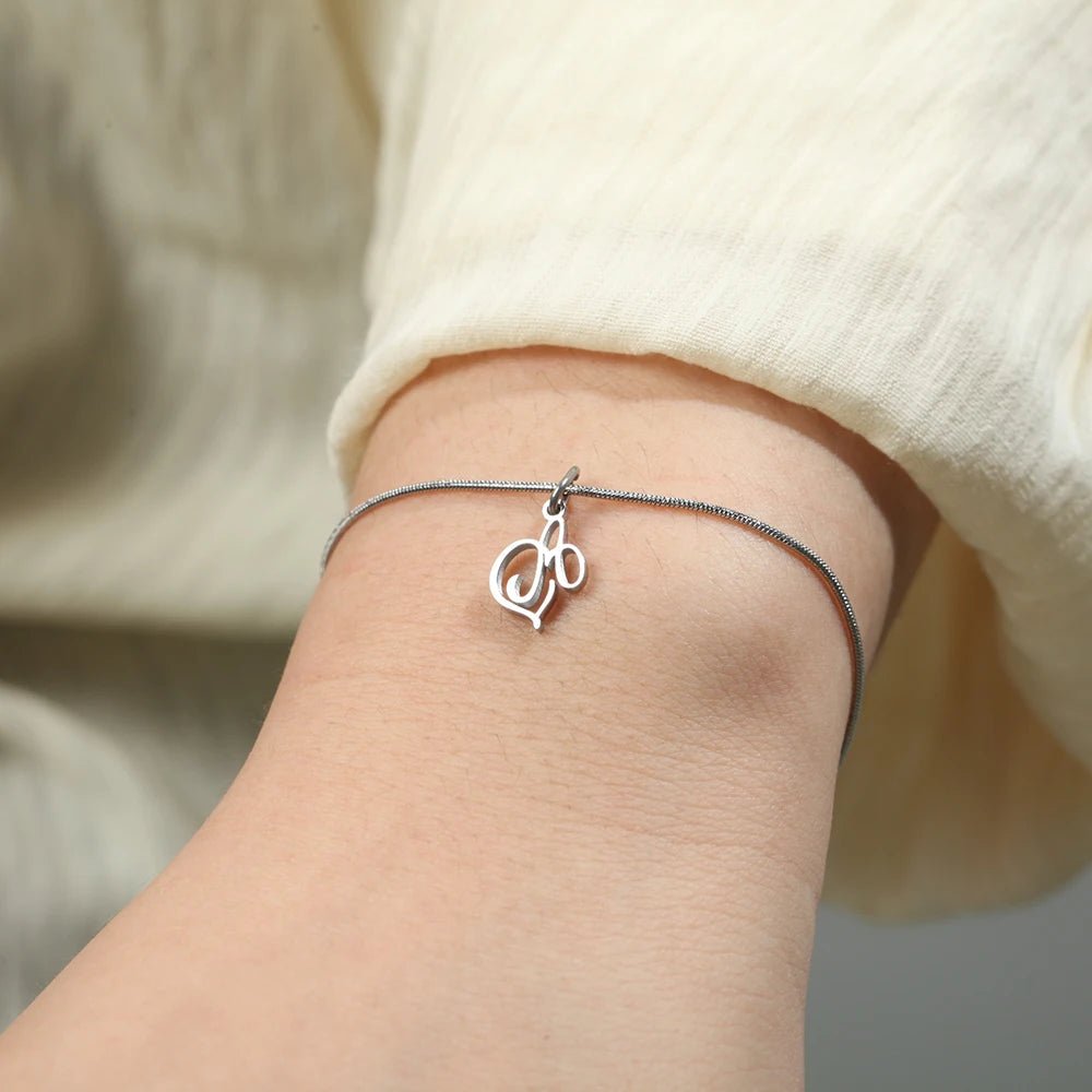 Dainty Cursive Heart Letter Initial Chain Bracelet - Veinci