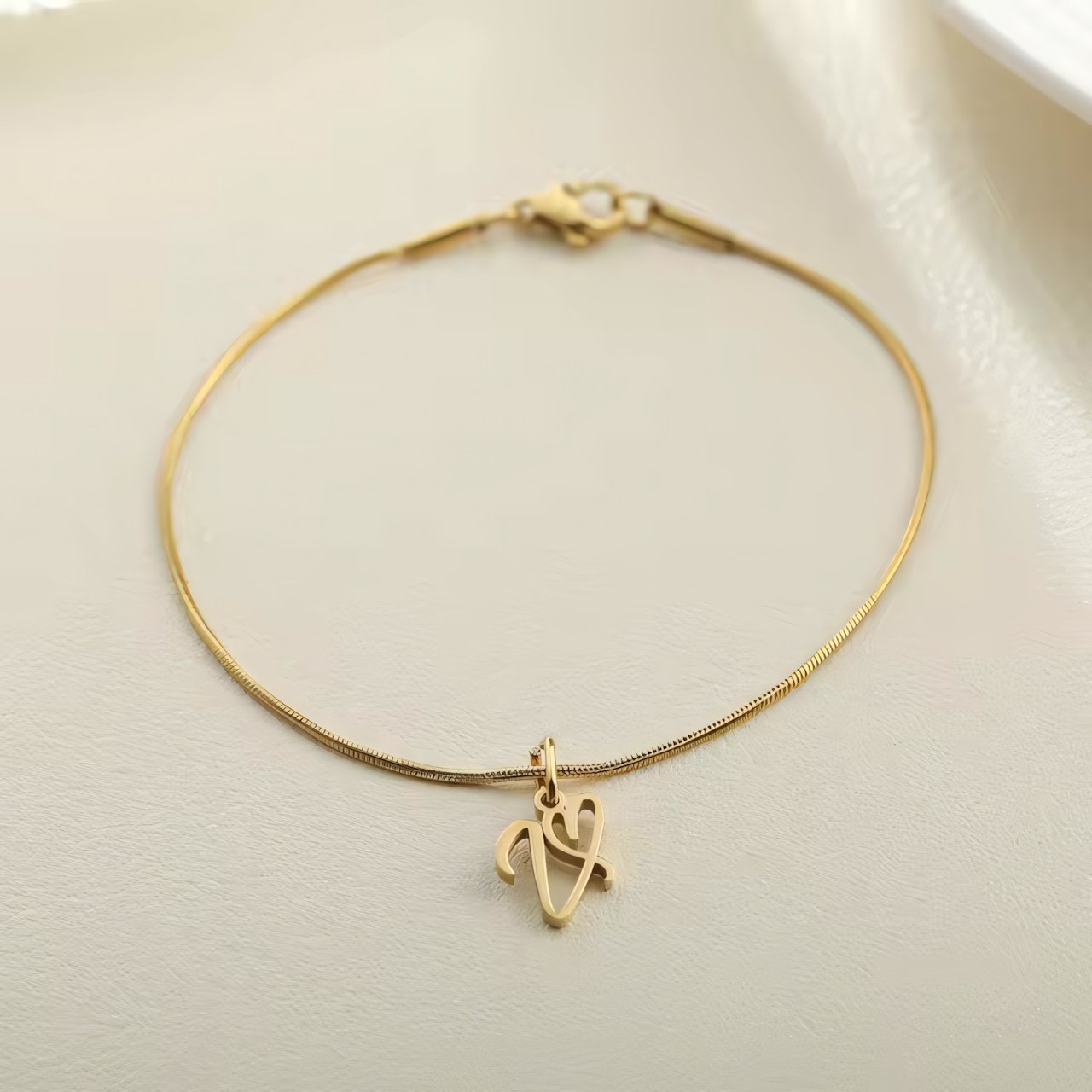 Dainty Cursive Heart Letter Initial Chain Bracelet - Veinci