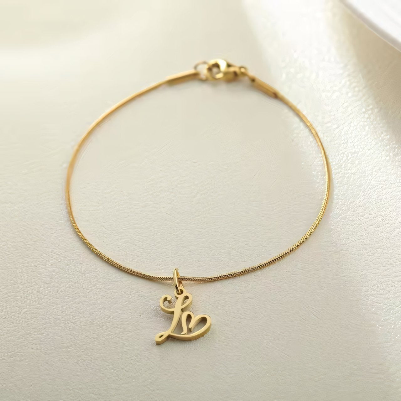 Dainty Cursive Heart Letter Initial Chain Bracelet - Veinci