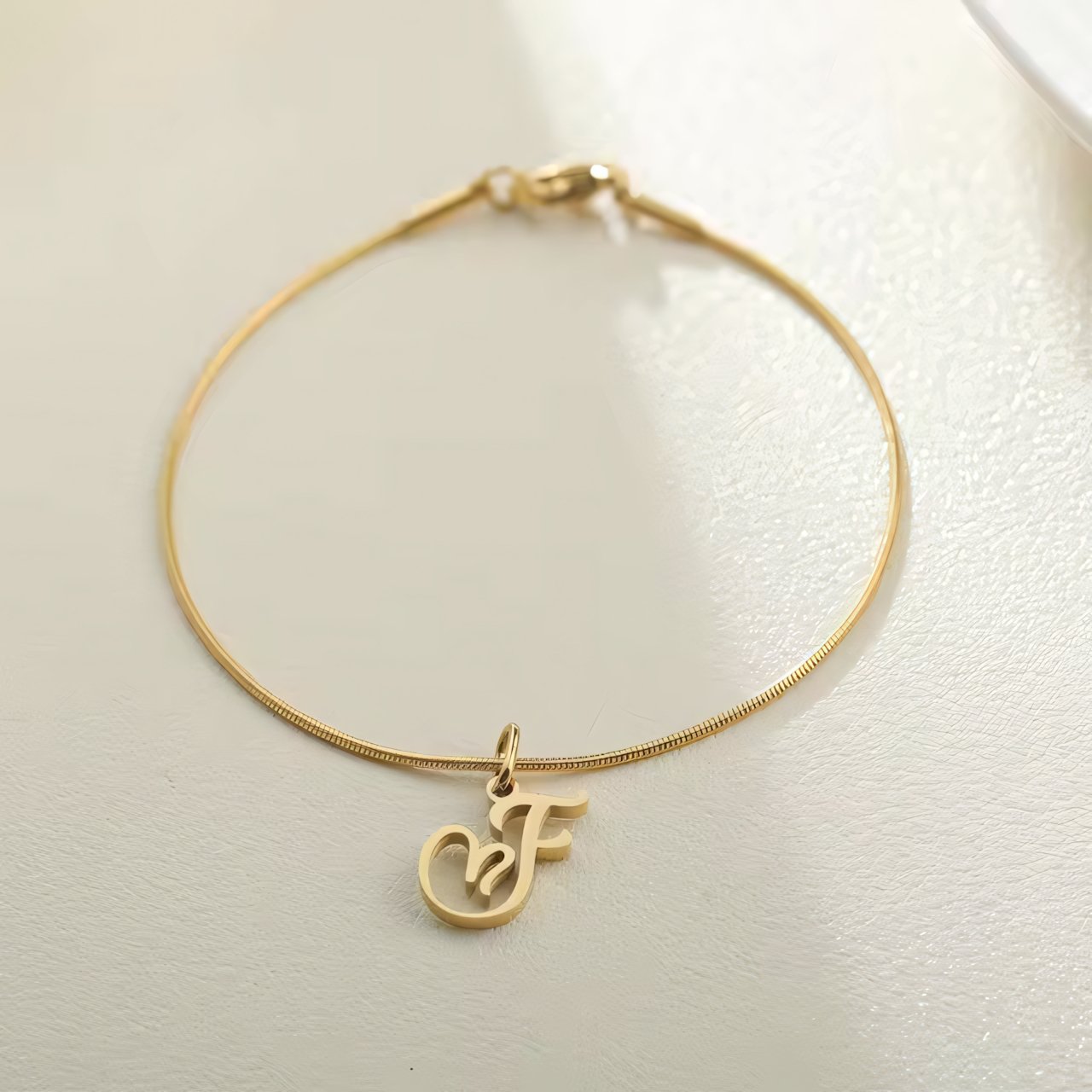 Dainty Cursive Heart Letter Initial Chain Bracelet - Veinci