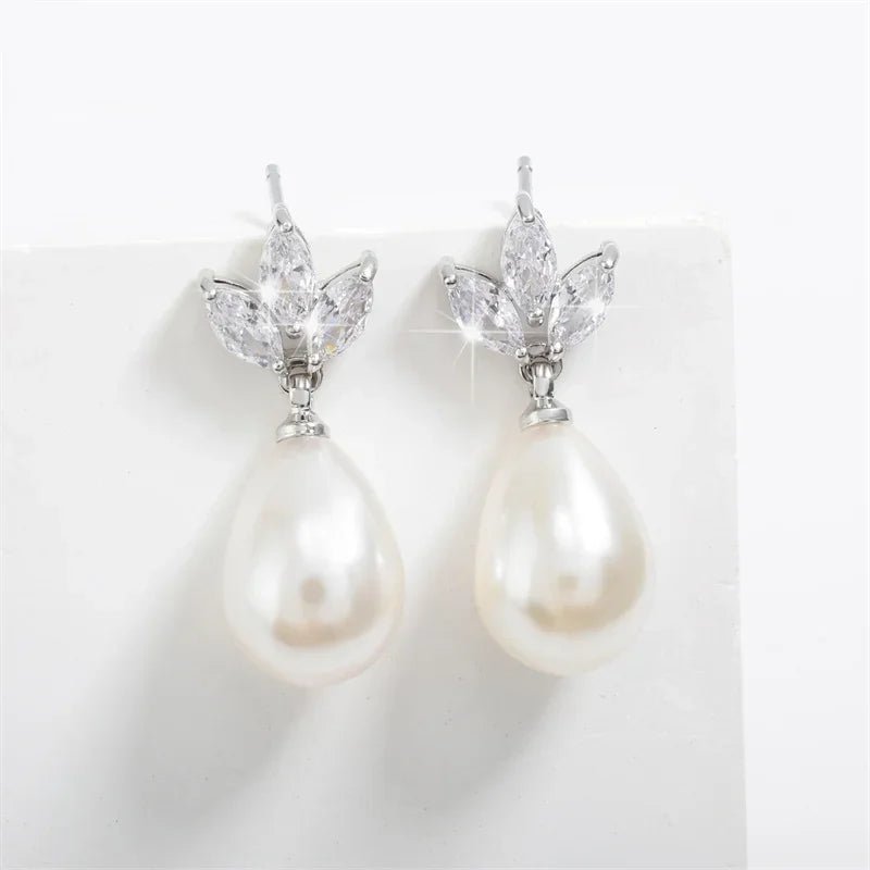 Dainty Diamond Leaf Pearl Earrings - Veinci