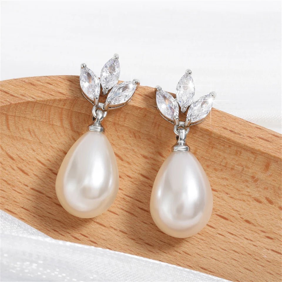 Dainty Diamond Leaf Pearl Earrings - Veinci