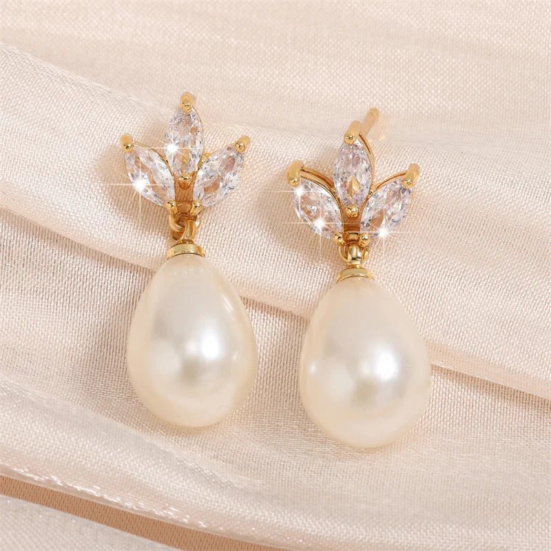 Dainty Diamond Leaf Pearl Earrings - Veinci