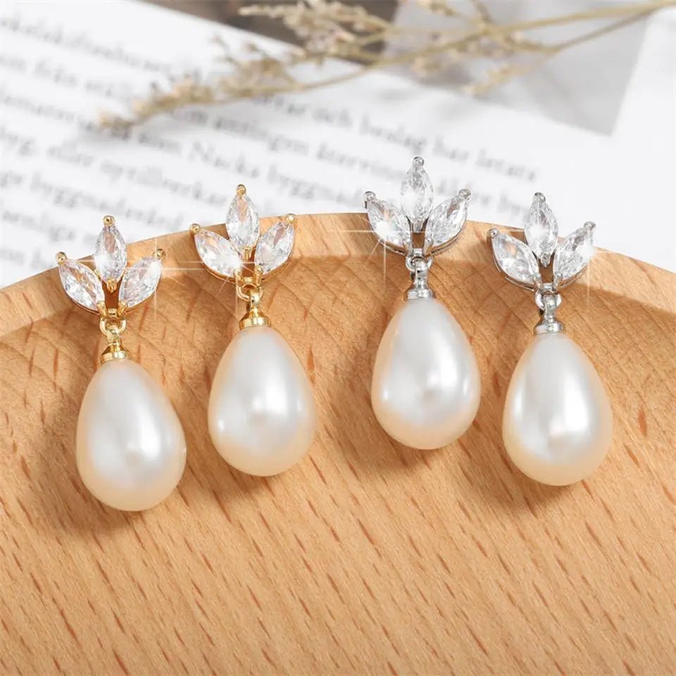 Dainty Diamond Leaf Pearl Earrings - Veinci