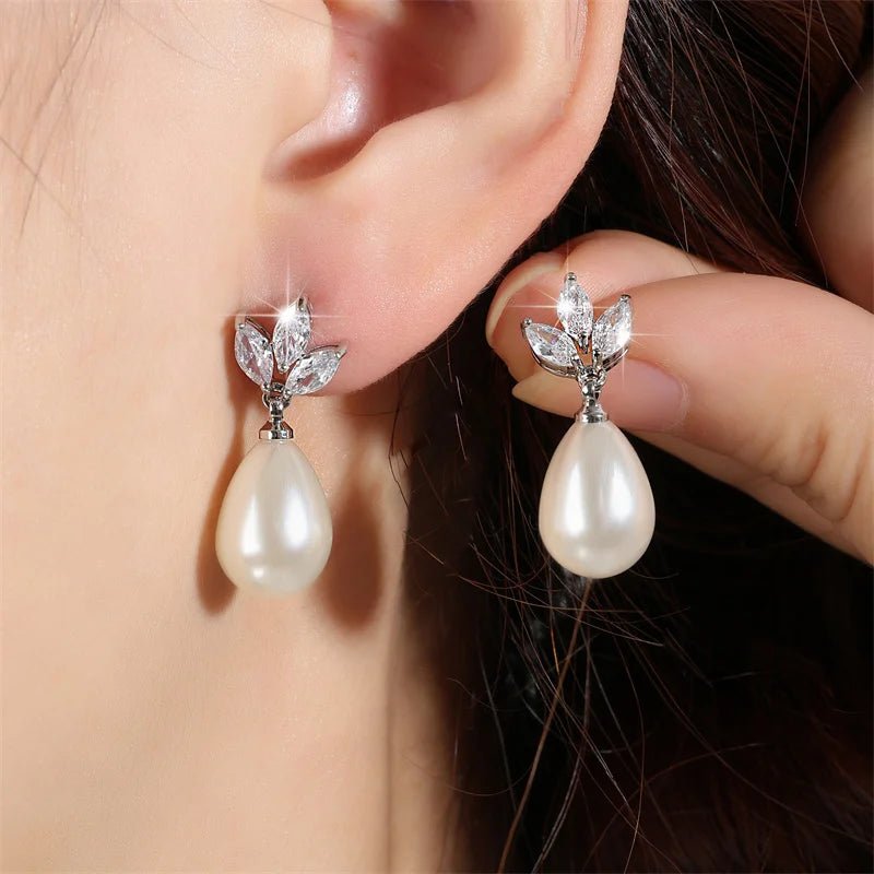 Dainty Diamond Leaf Pearl Earrings - Veinci