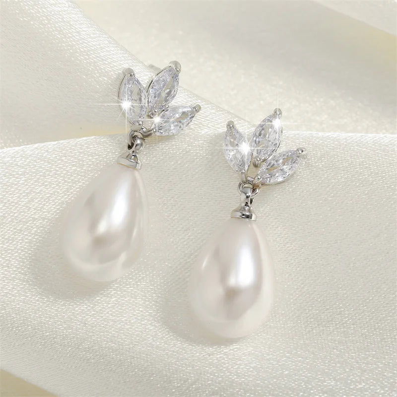 Dainty Diamond Leaf Pearl Earrings - Veinci