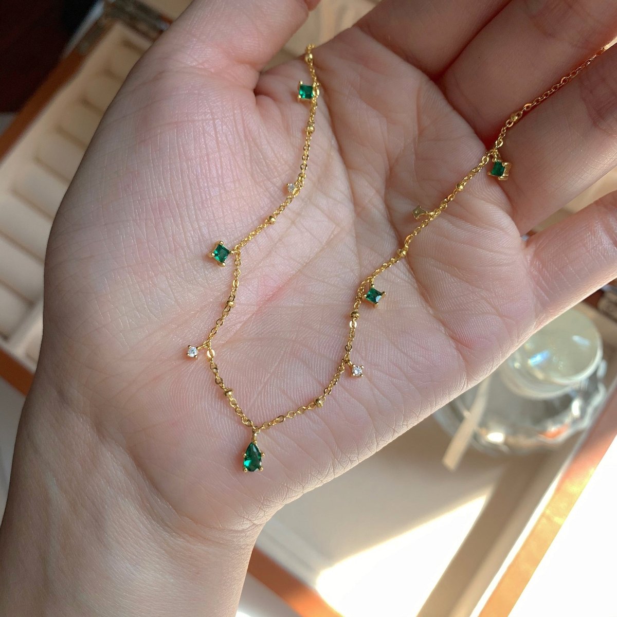 Dainty Emerald Aurora Necklace - Veinci