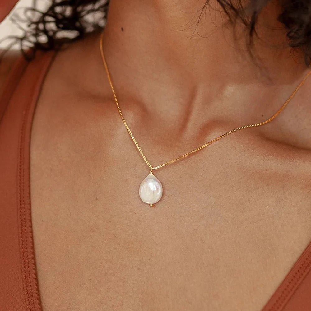 Dainty Flat Pearl Necklace - Veinci