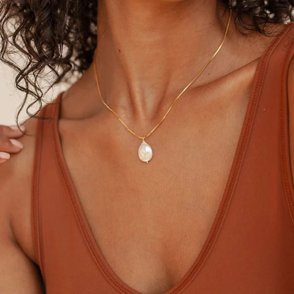 Dainty Flat Pearl Necklace - Veinci