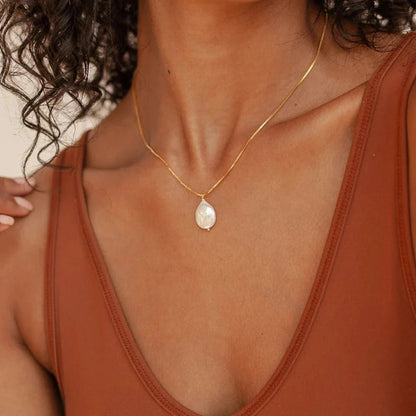 Dainty Flat Pearl Necklace - Veinci