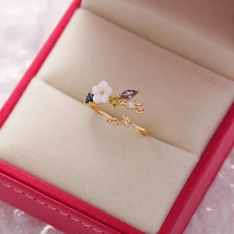 Dainty Floral Diamond Leaf Ring - Veinci