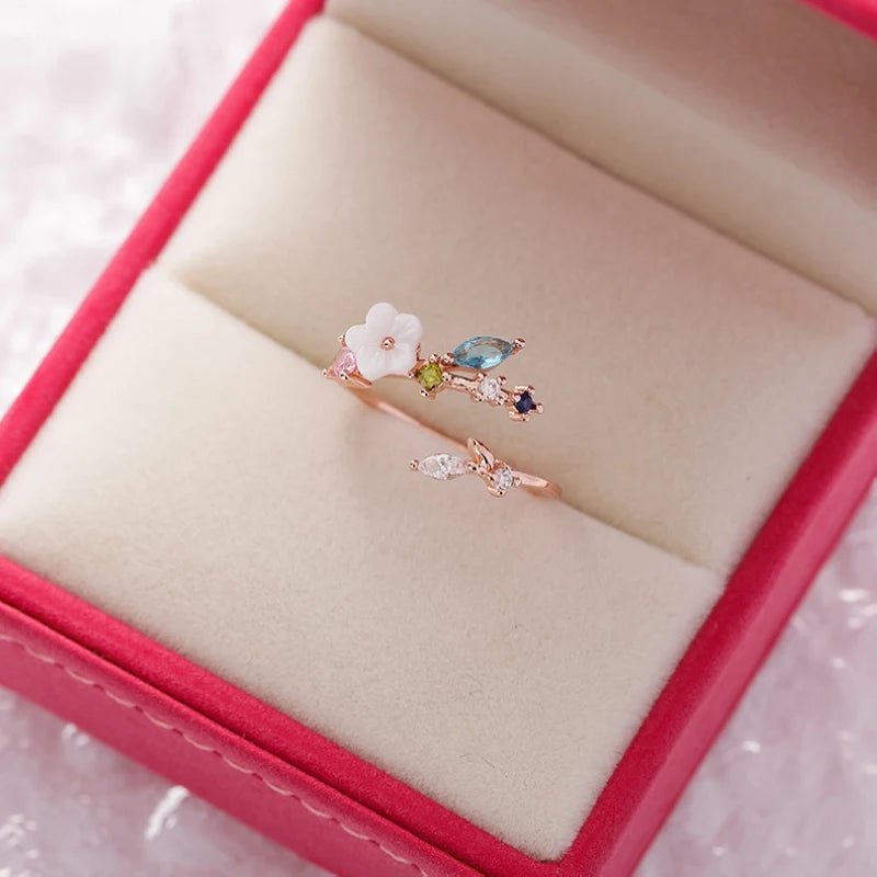 Dainty Floral Diamond Leaf Ring - Veinci