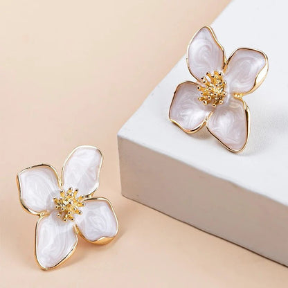 Dainty Floral Hibiscus Earrings - Veinci