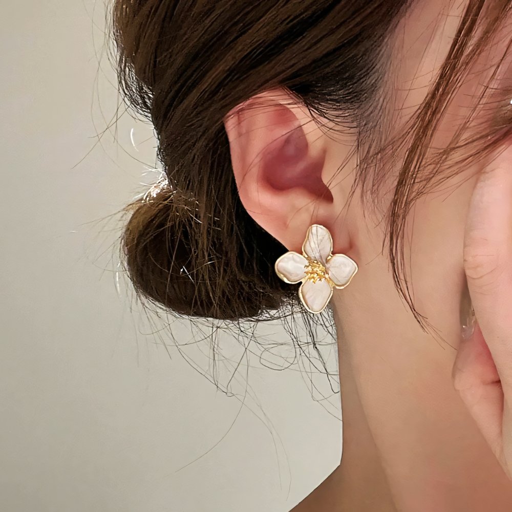 Dainty Floral Hibiscus Earrings - Veinci