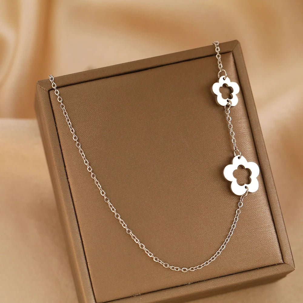 Dainty Floral Outline Neck Pendant Choker Necklace - Veinci