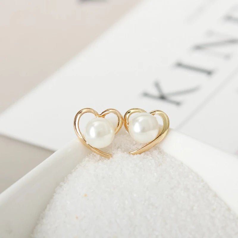 Dainty Gold Accented Heart Pearl Stud Earrings - Veinci